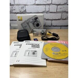 Nikon Coolpix 4600 Digital Camera Silver Tested Works w Box Charger Case SD Card